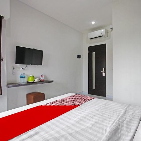 Super Oyo Capital O 91665 D'Prof Exclusive Guesthouse Semarang Esterno foto