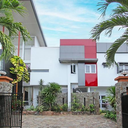 Super Oyo Capital O 91665 D'Prof Exclusive Guesthouse Semarang Esterno foto