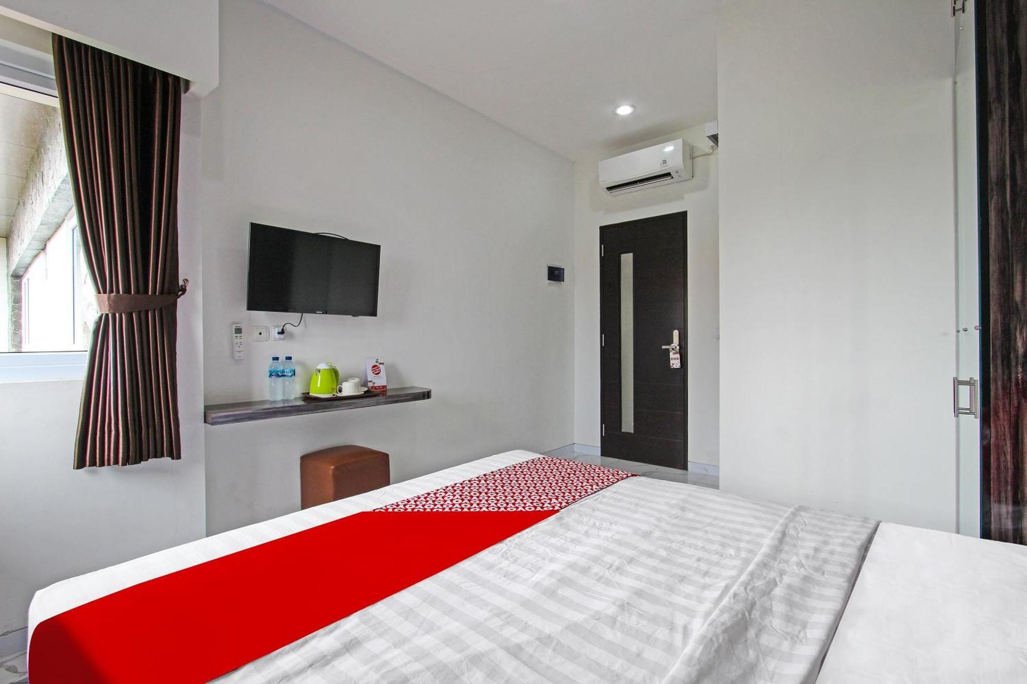 Super Oyo Capital O 91665 D'Prof Exclusive Guesthouse Semarang Esterno foto