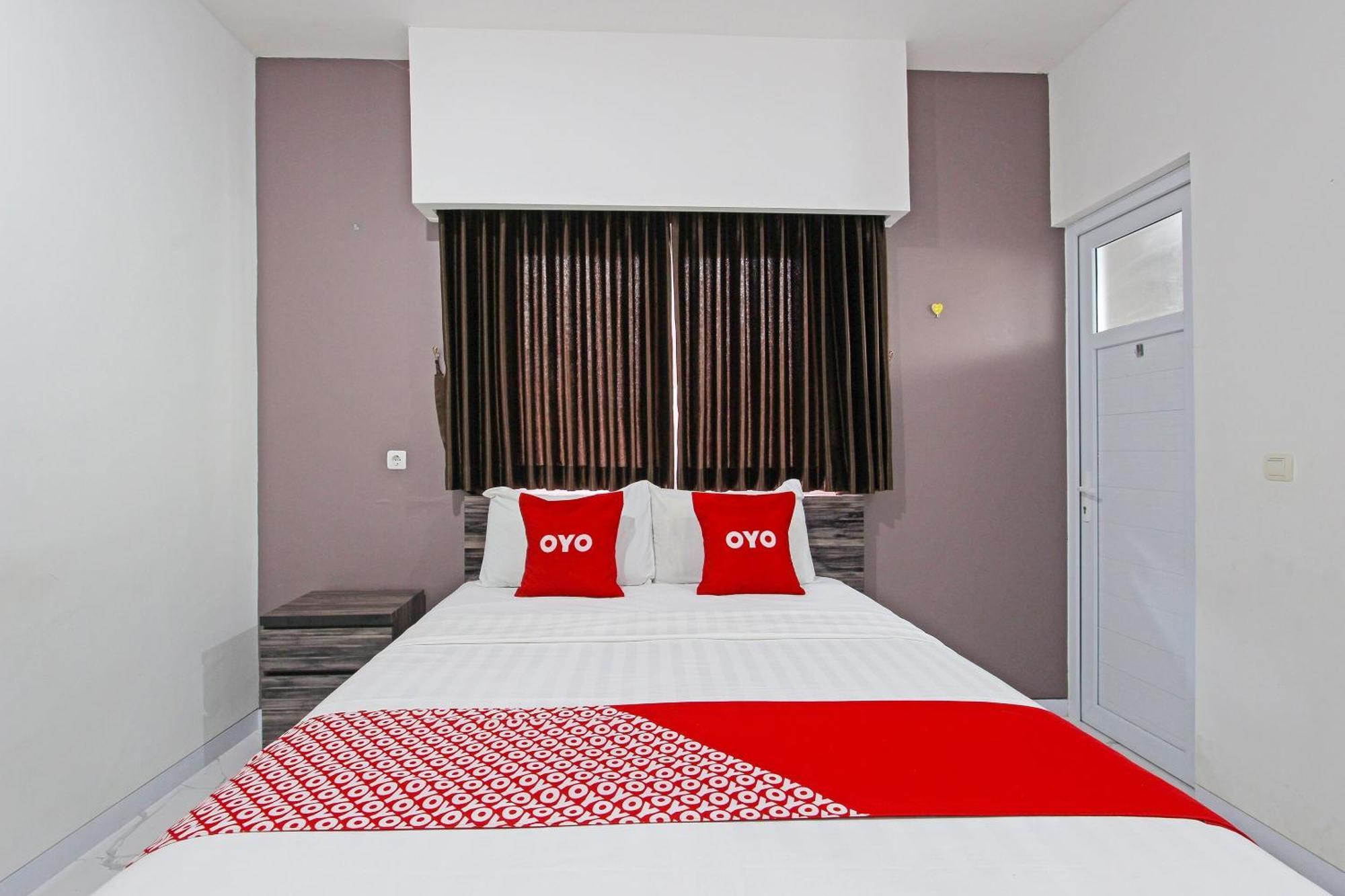 Super Oyo Capital O 91665 D'Prof Exclusive Guesthouse Semarang Esterno foto