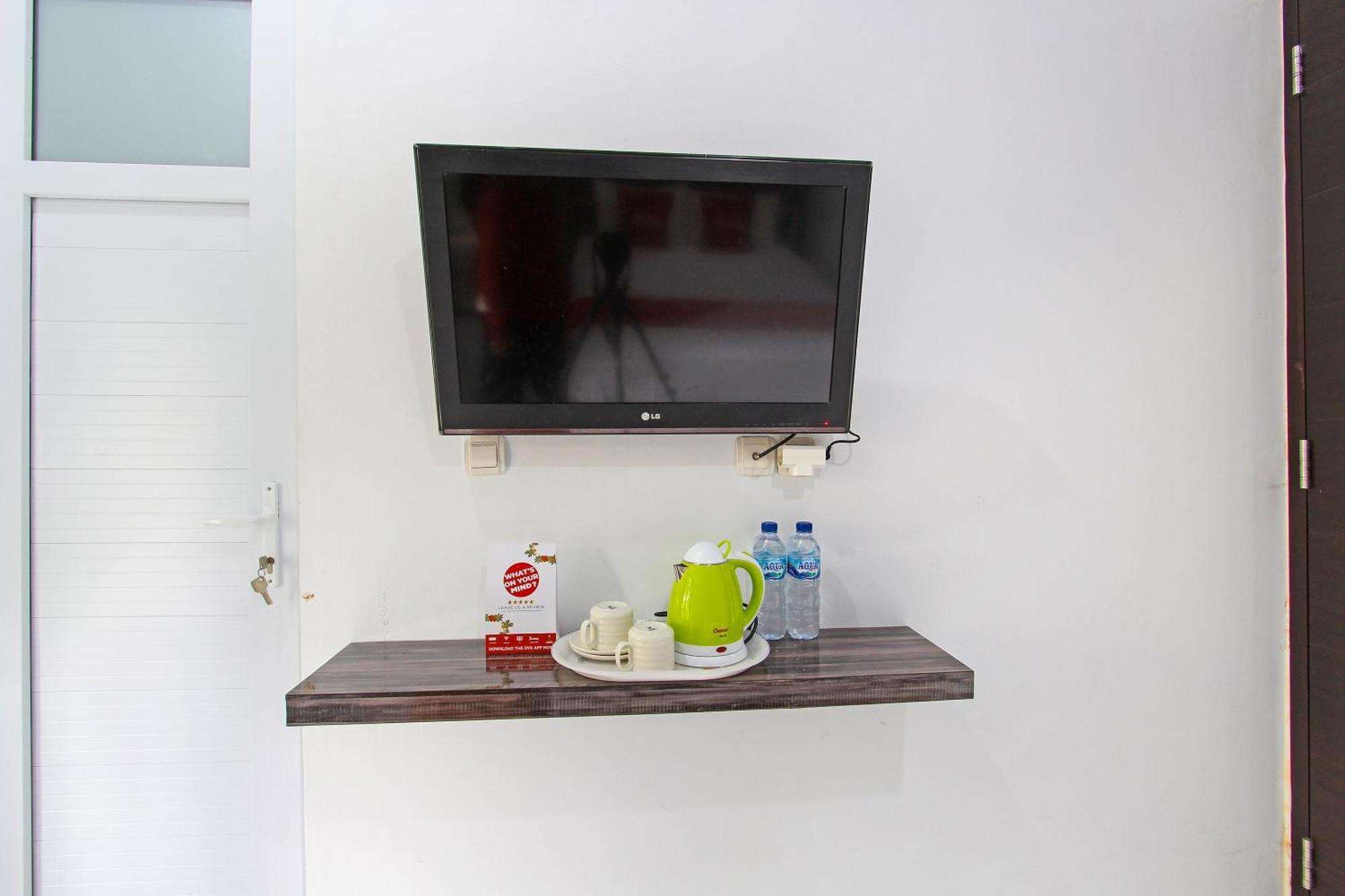 Super Oyo Capital O 91665 D'Prof Exclusive Guesthouse Semarang Esterno foto