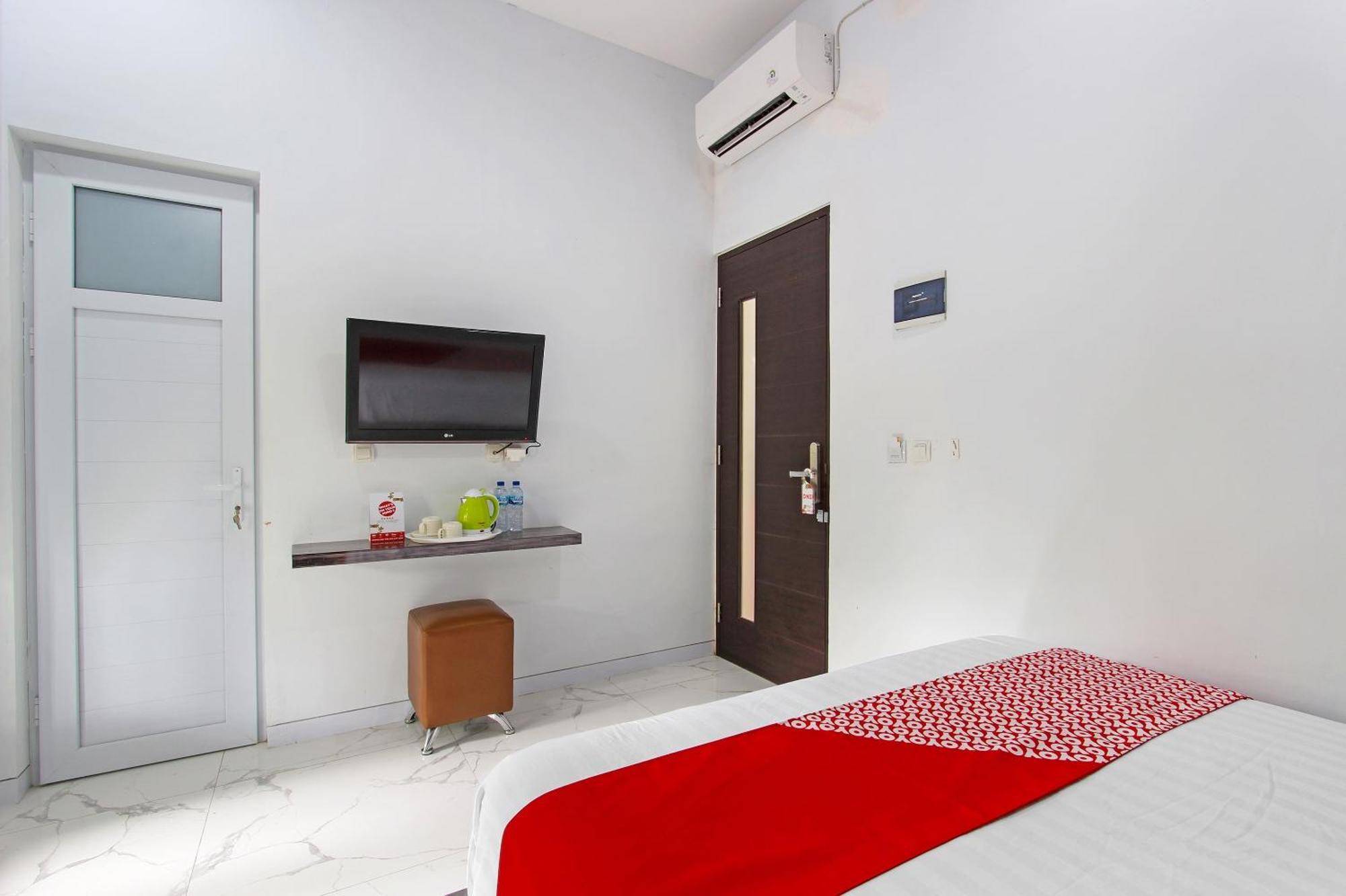 Super Oyo Capital O 91665 D'Prof Exclusive Guesthouse Semarang Esterno foto