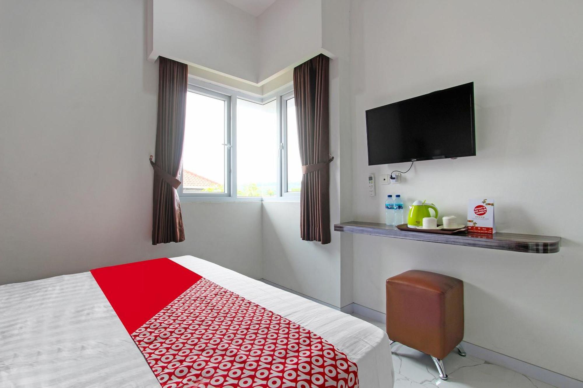 Super Oyo Capital O 91665 D'Prof Exclusive Guesthouse Semarang Esterno foto