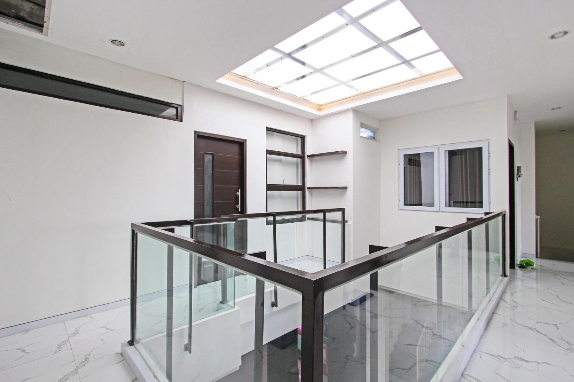Super Oyo Capital O 91665 D'Prof Exclusive Guesthouse Semarang Esterno foto