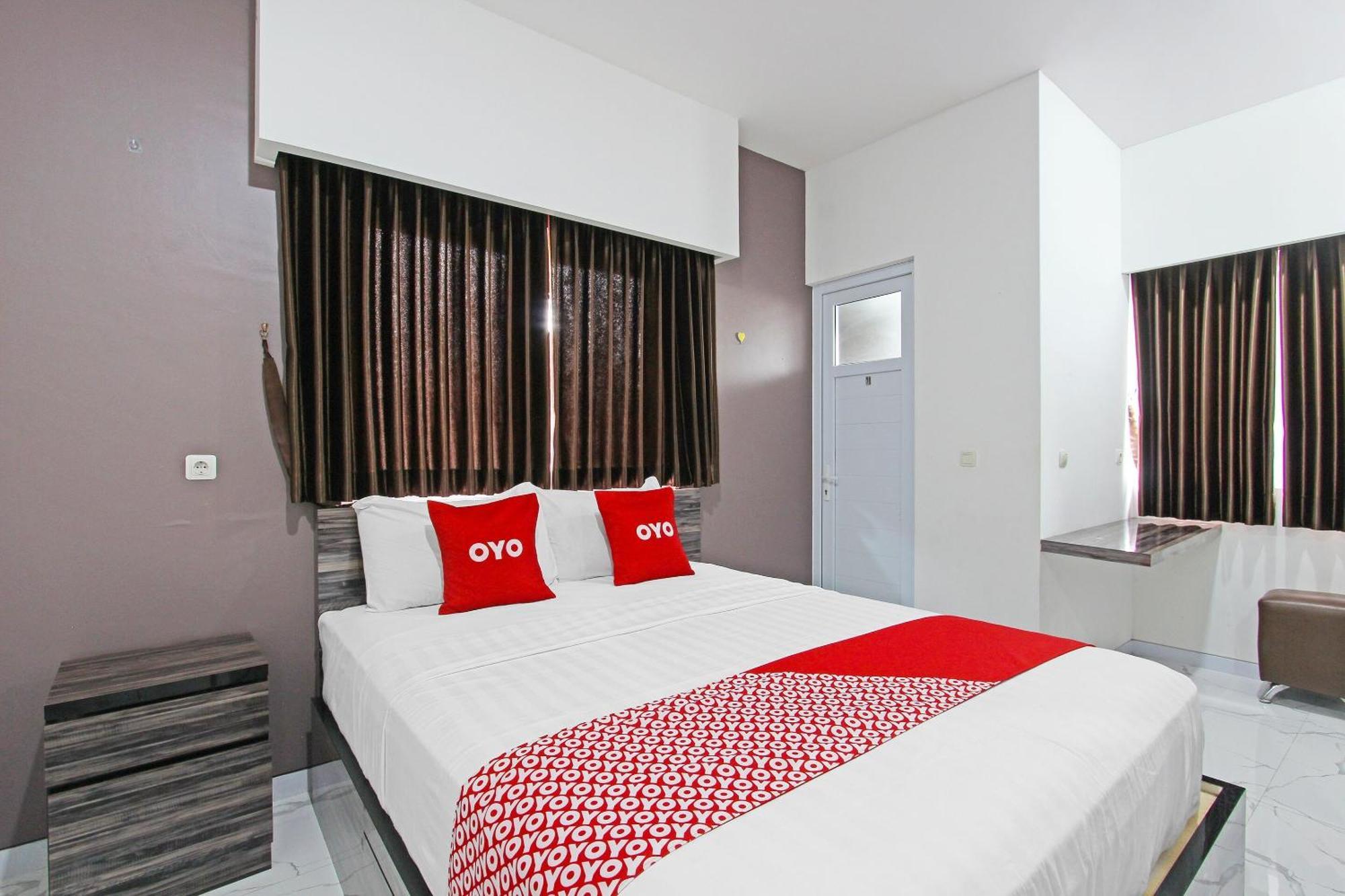 Super Oyo Capital O 91665 D'Prof Exclusive Guesthouse Semarang Esterno foto