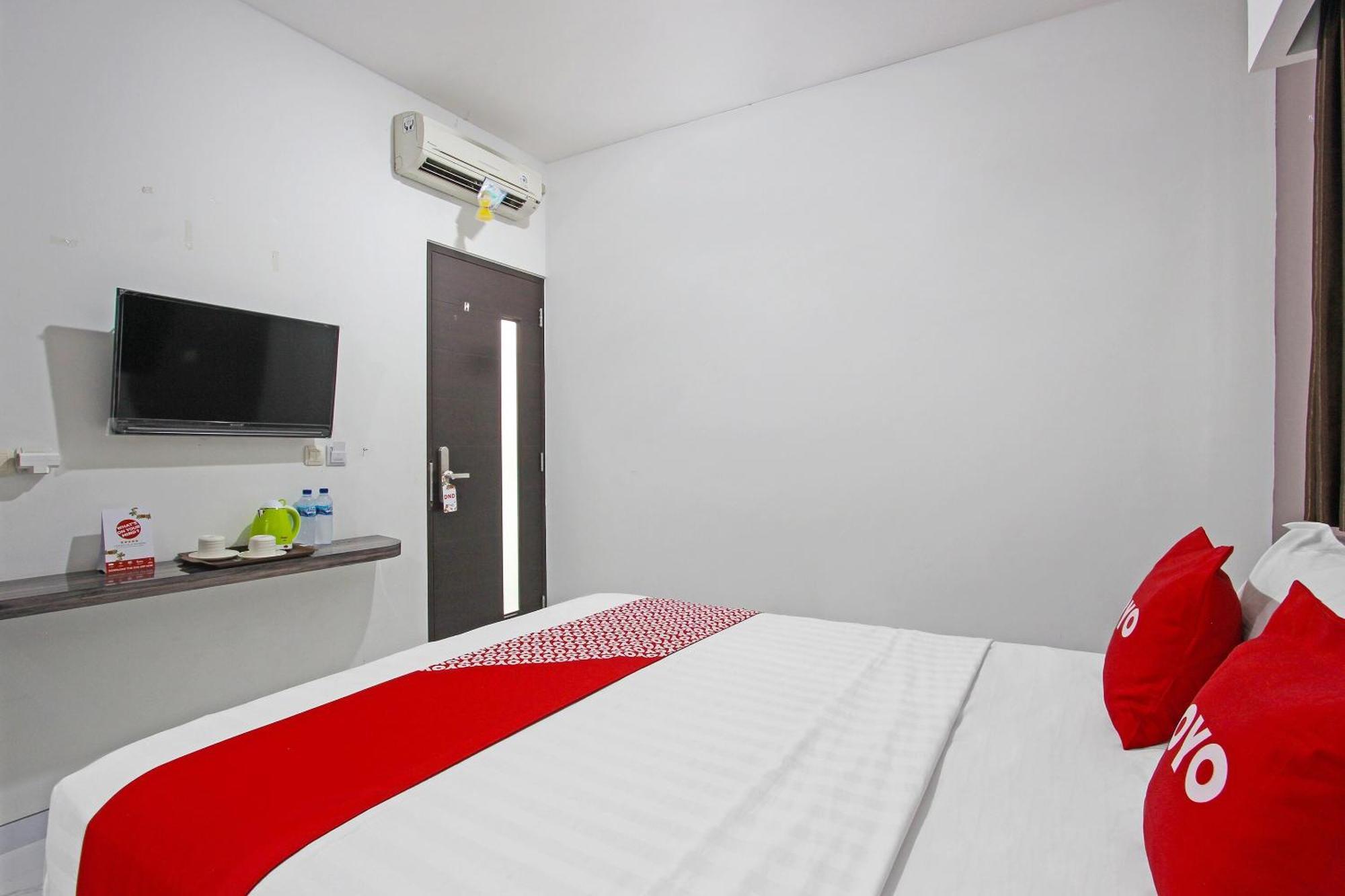 Super Oyo Capital O 91665 D'Prof Exclusive Guesthouse Semarang Esterno foto