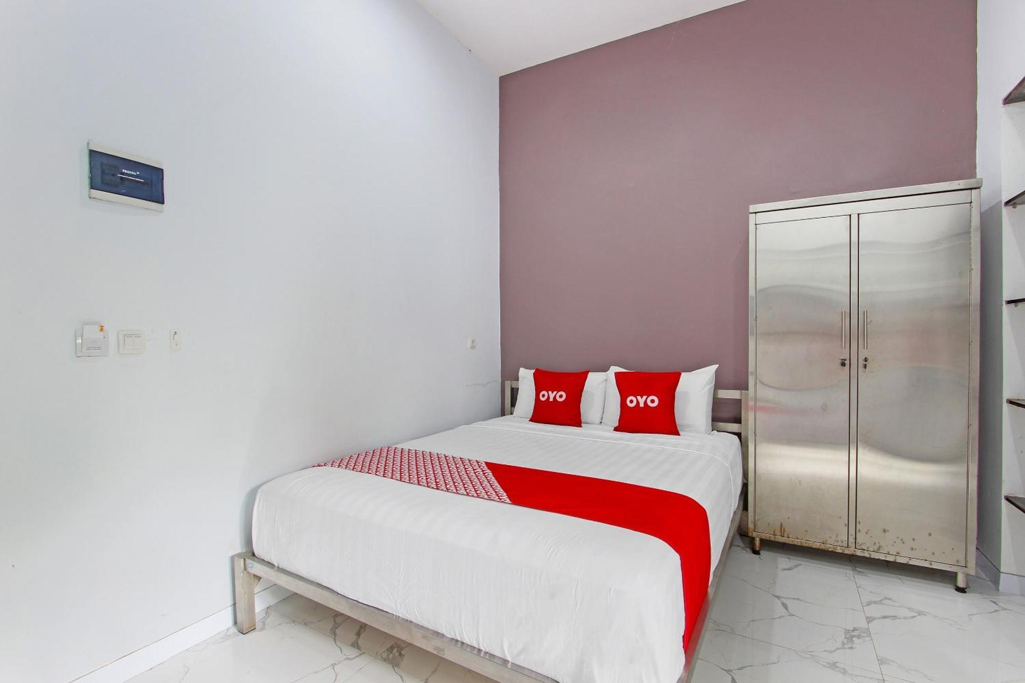 Super Oyo Capital O 91665 D'Prof Exclusive Guesthouse Semarang Esterno foto