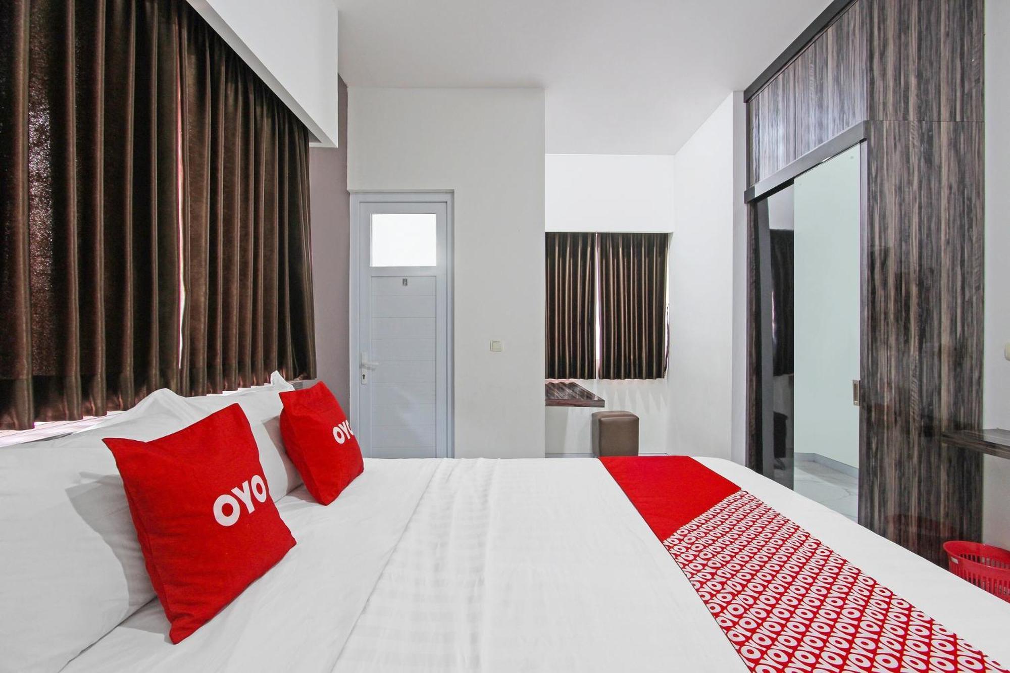 Super Oyo Capital O 91665 D'Prof Exclusive Guesthouse Semarang Esterno foto
