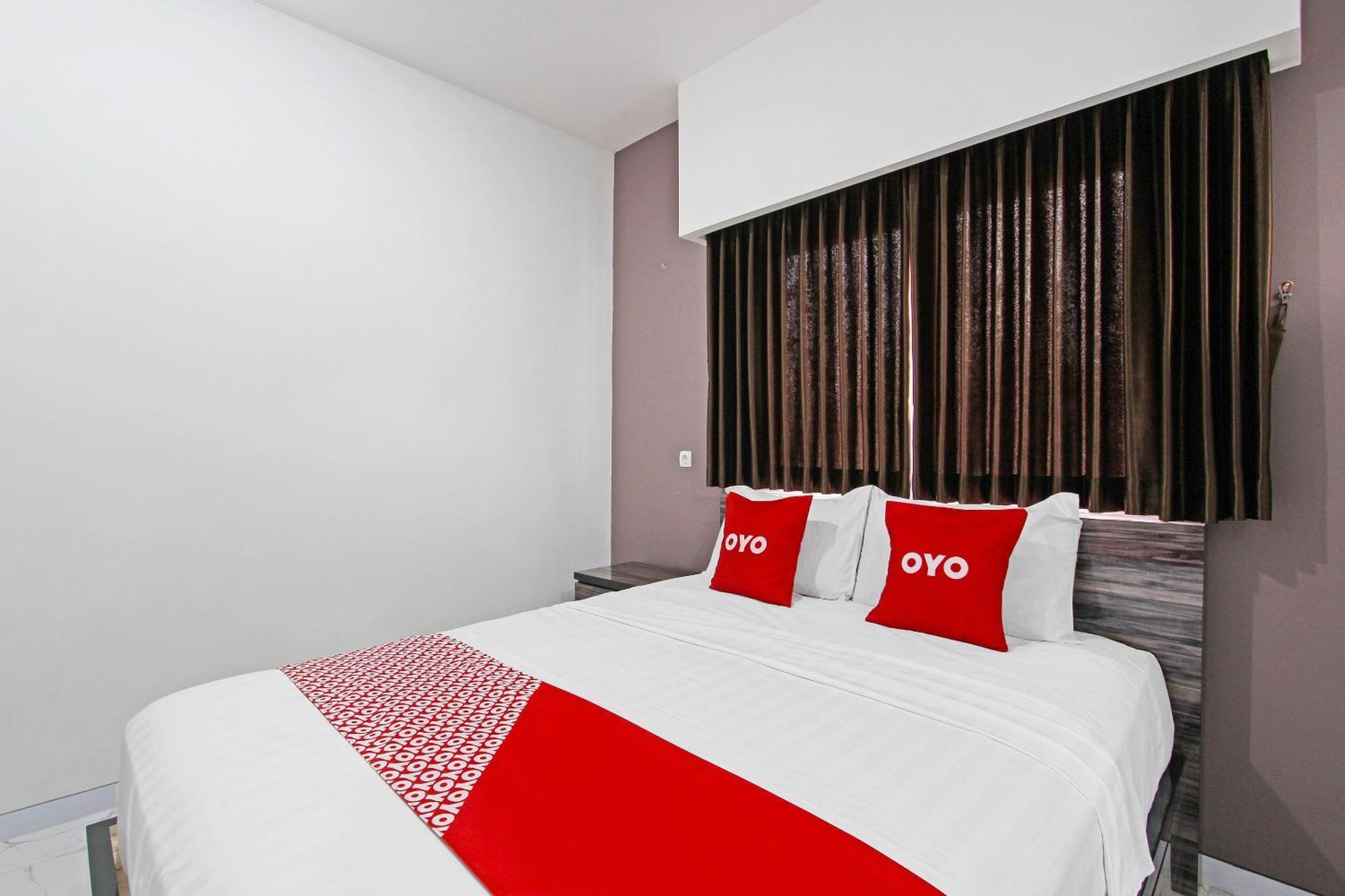 Super Oyo Capital O 91665 D'Prof Exclusive Guesthouse Semarang Esterno foto